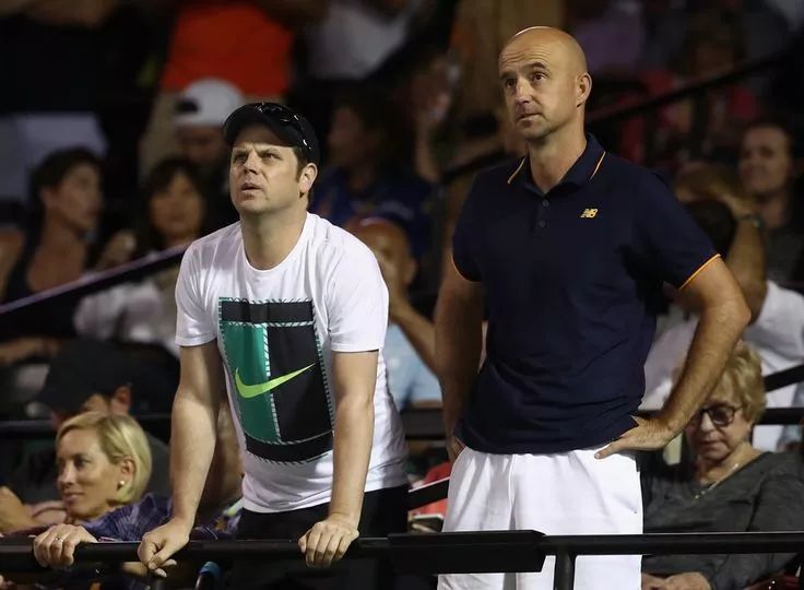 九游游戏-RNG教练压力巨大！，费德勒遭遇十二持续失利全场沸腾不已-九游游戏